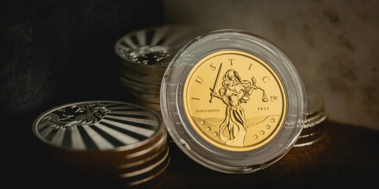 une pile de pièces de monnaie posée sur une table